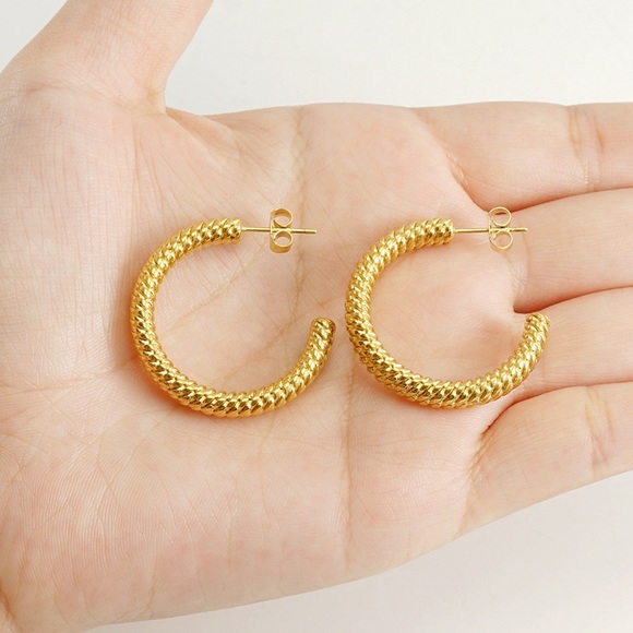 NEW💎18K Gold Plated Braided Hoop Earrings* - Picture 5 of 7